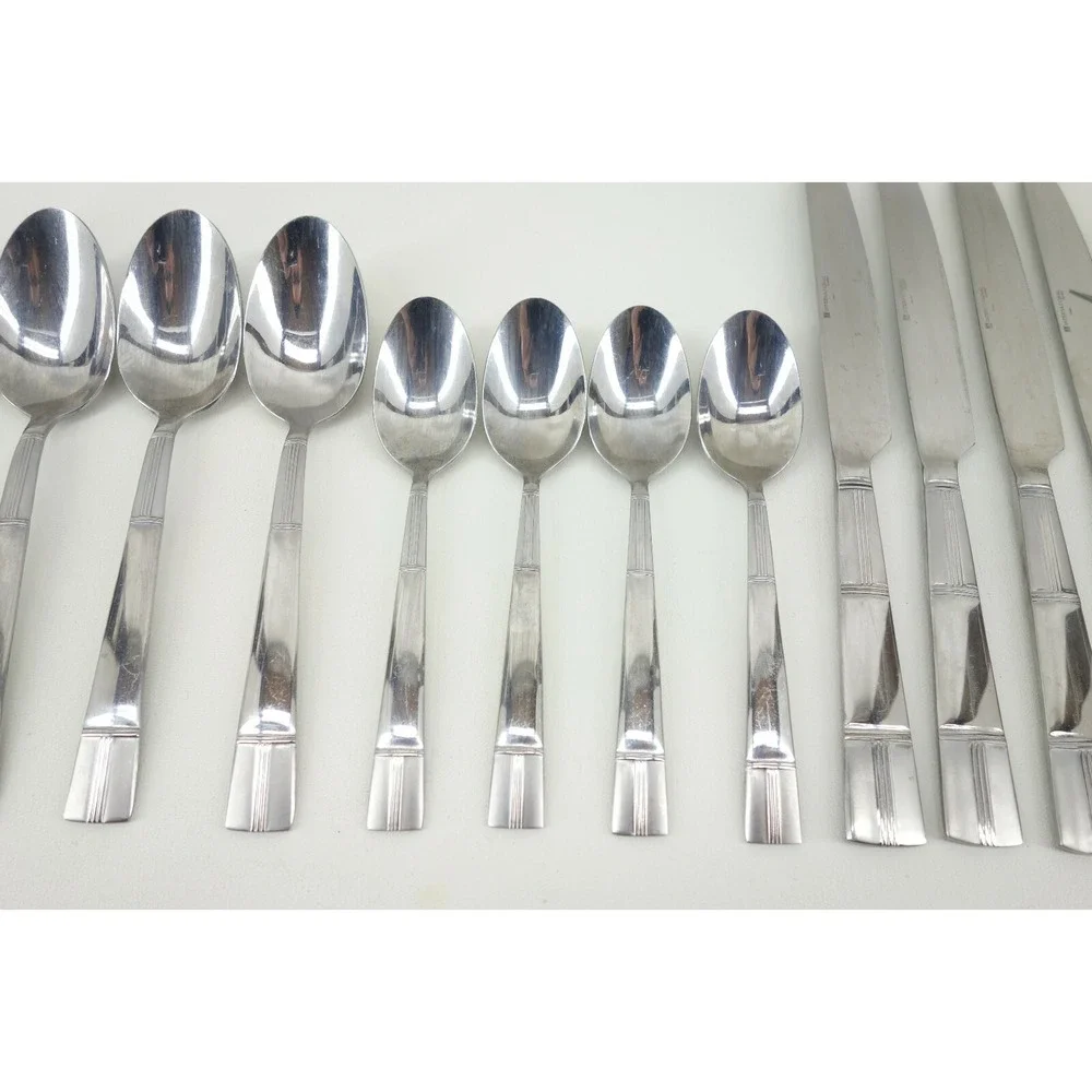 INTERNATIONAL STAINLESS Service‎ For 4 Pre-owned 16 Piece Flatware